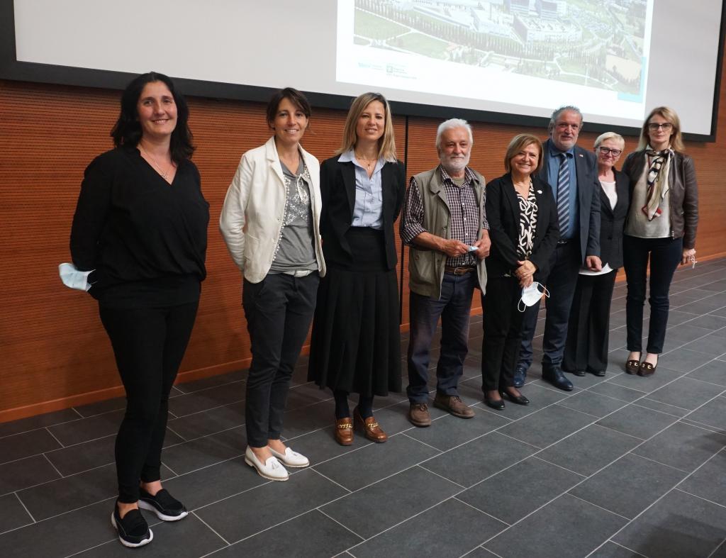 da sinistra: Laura Arizzi, Sara Tassetti, Marcella Messina, Carletto Forchini, Maria Beatrice Stasi, Gianbattista Brioschi, Enrica Bonzi, Simonetta Cesa