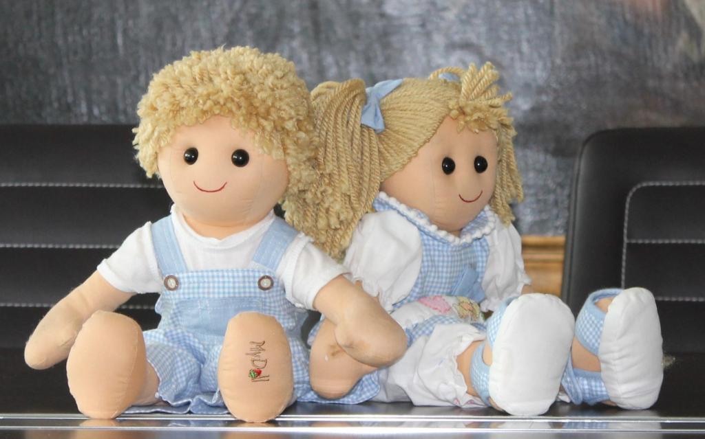 Le bambole Giacomino e Nadia, utilizzate dagli psicologi per il progetto Giocamico